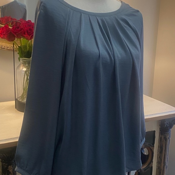 2/$25 Ann Taylor LOFT Satiny Blue Top SP S P Small Petite - Picture 4 of 8